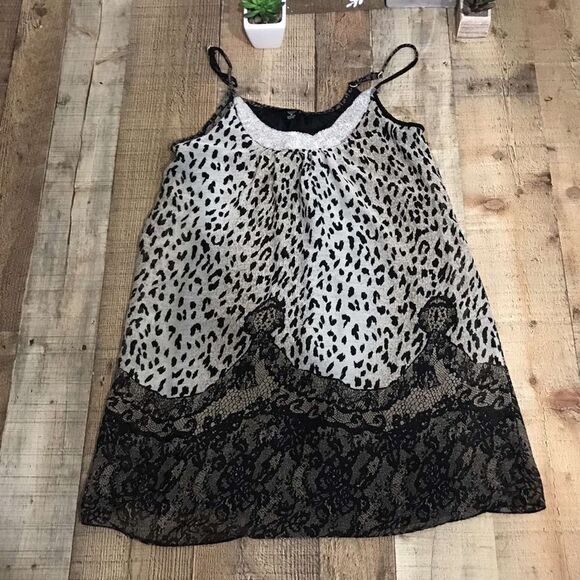 Charlotte Russe leopard dress - Picture 4 of 9